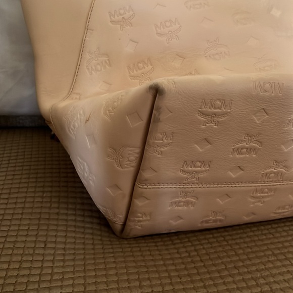 MCM Kira Shopper in color Bisque - Picture 4 of 12